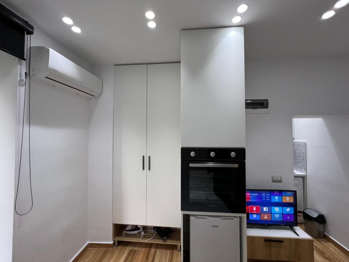 Luxury Apartment In Blloku Area Tirana Buitenkant foto
